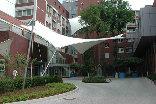 搭建哈爾濱張拉膜為什么都帶有弧度——科學設計，美學與實用的完美結合